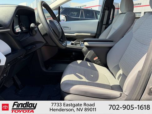 Certified 2025 Toyota Sienna LE FWD image 6