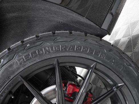 Used 2025 Cadillac Escalade ESV V w/ LPO, ONYX Package image 39