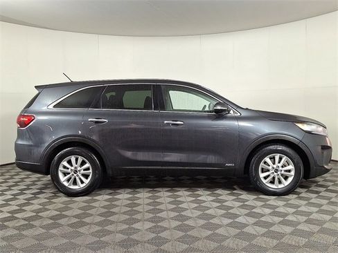 Used 2020 Kia Sorento LX image 10