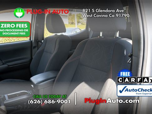 Used 2020 Toyota Tacoma TRD Off-Road w/ Advanced Technology Package AWD/4WD image 12