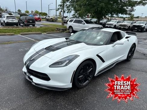 Used 2019 Chevrolet Corvette Stingray Coupe RWD image 3
