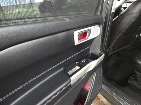 Used 2022 Ford Explorer Limited w/ Limited Technology Package image 48