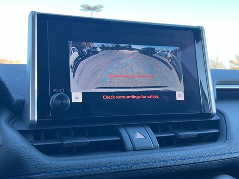 Used 2024 Toyota RAV4 SE image 26