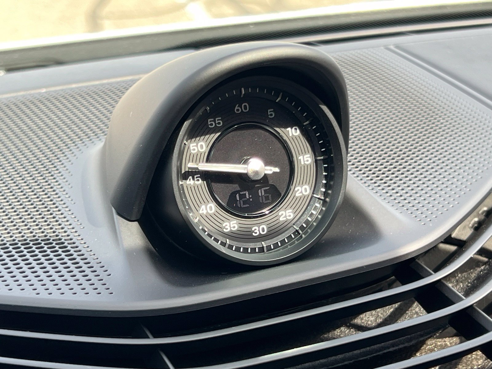 New 2026 Porsche Taycan GTS AWD/4WD image 28
