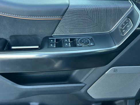 Used 2023 Ford F150 Platinum image 11