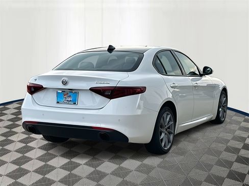 Used 2022 Alfa Romeo Giulia Ti image 5