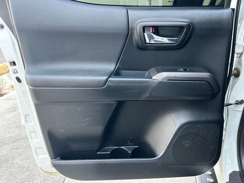 Used 2017 Toyota Tacoma TRD Off-Road image 24