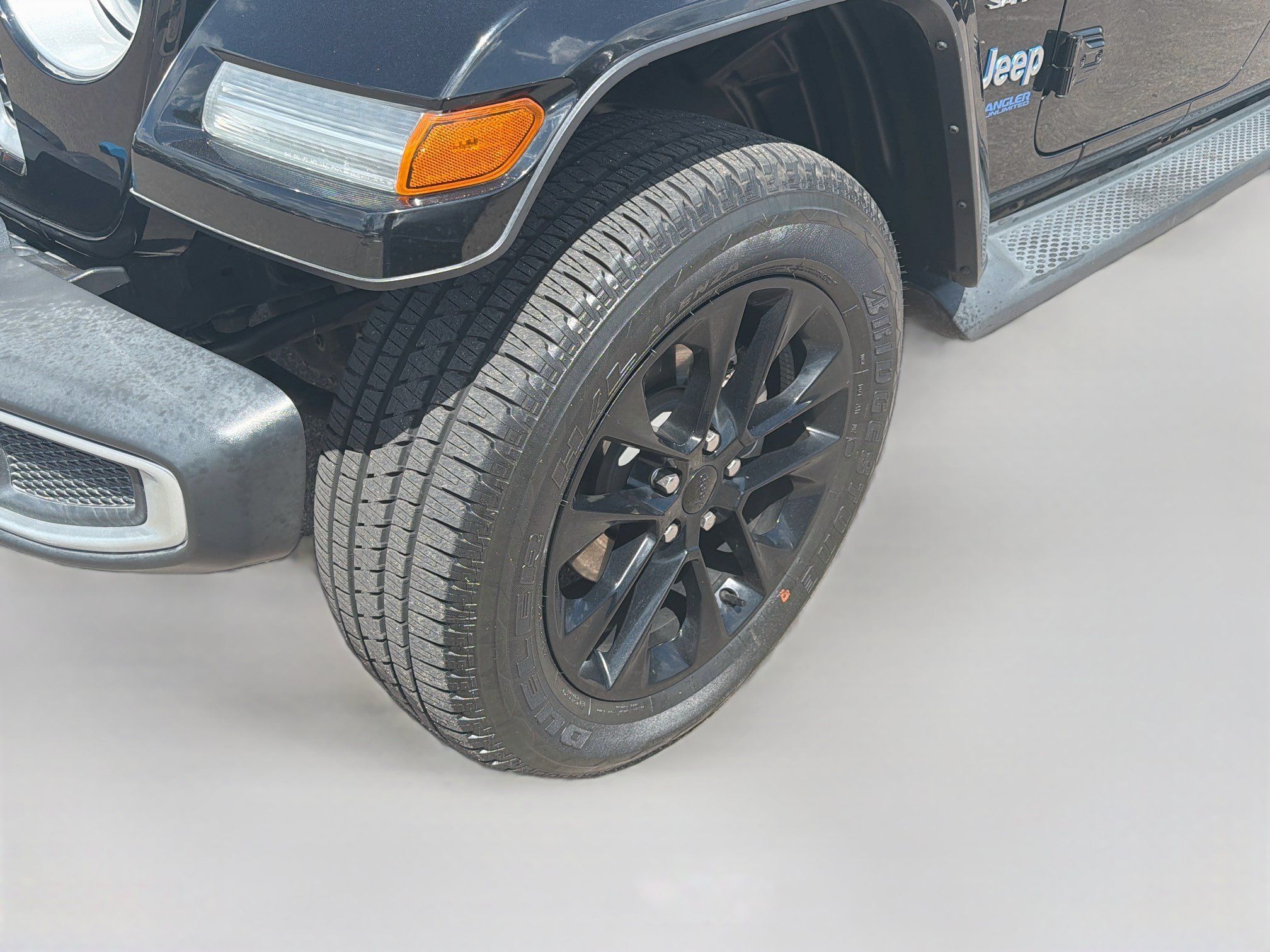 Used 2022 Jeep Wrangler Unlimited Sahara AWD/4WD image 11