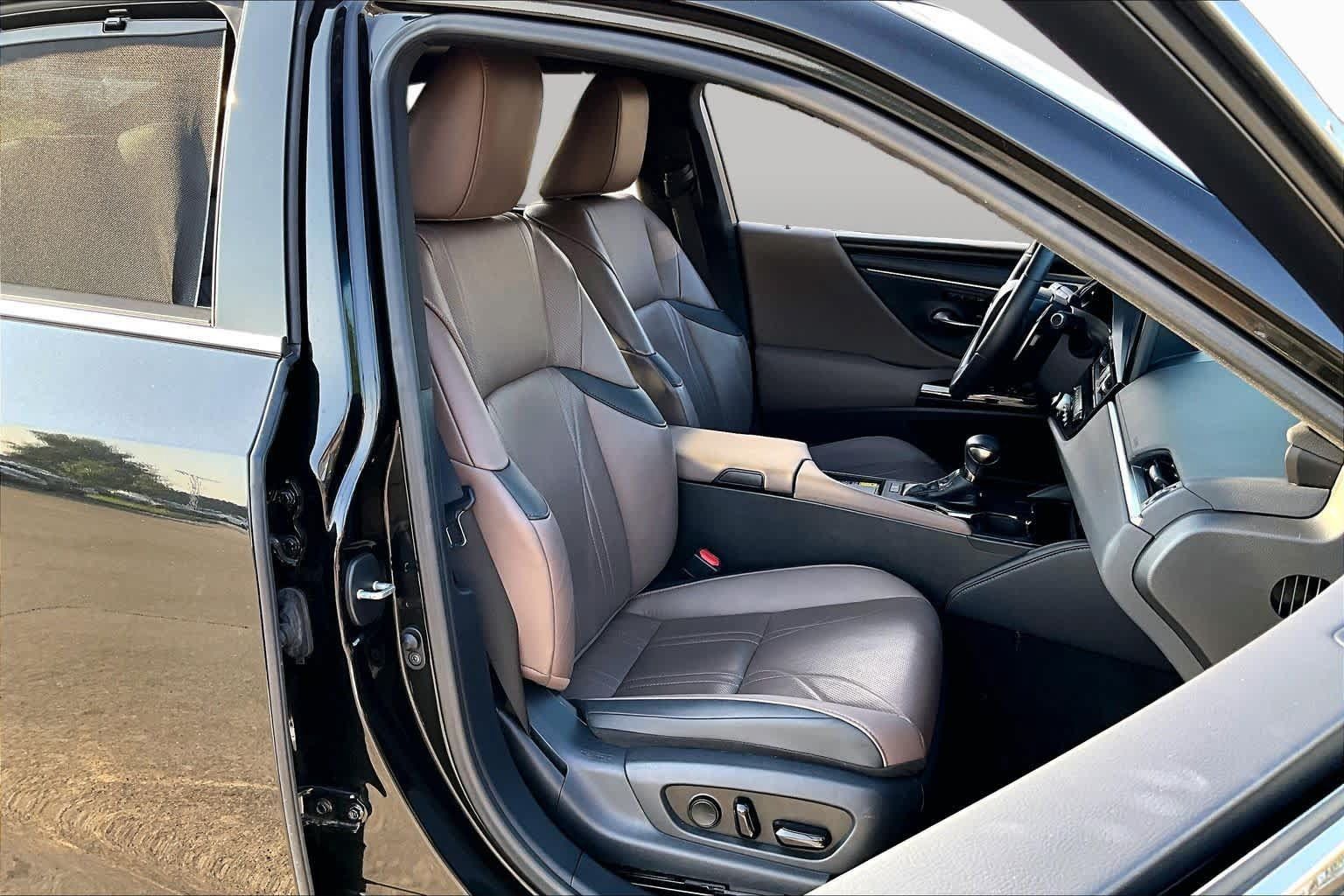 Used 2024 Lexus ES 350 Ultra Luxury w/ Accessory Package (Z2) FWD image 8
