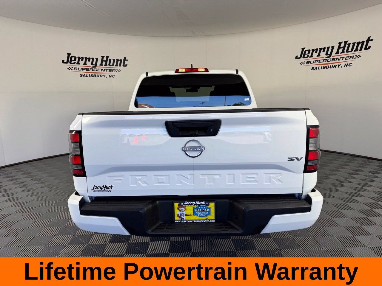 Used 2024 Nissan Frontier SV RWD image 8