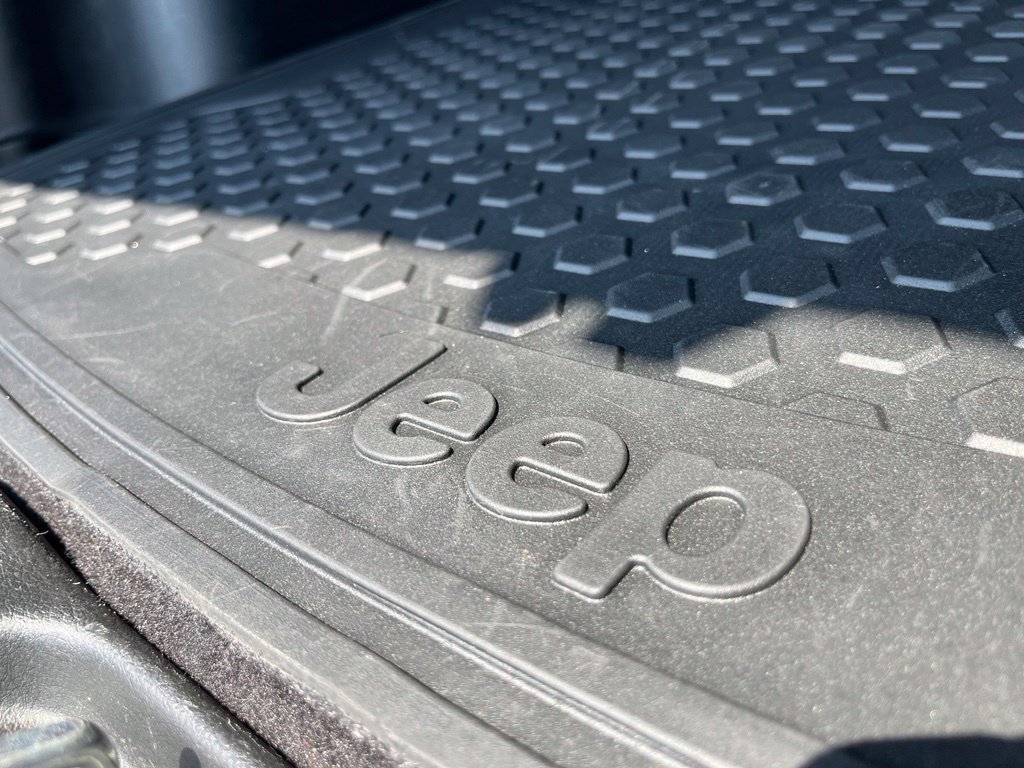 Used 2021 Jeep Compass Latitude FWD image 32