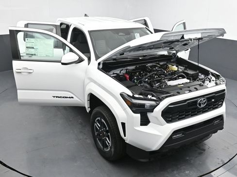 Used 2025 Toyota Tacoma TRD Sport image 38