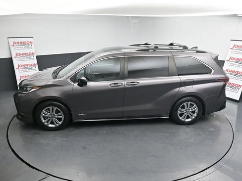 Used 2021 Toyota Sienna XSE w/ XSE Plus Package image 31