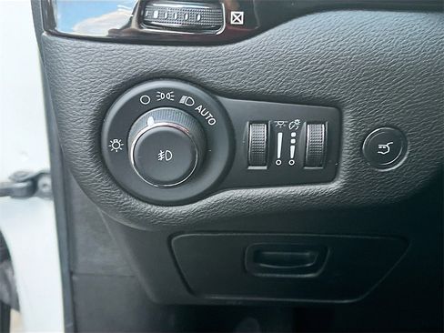 Used 2023 Jeep Cherokee Altitude Lux w/ Lux Elite Package image 10