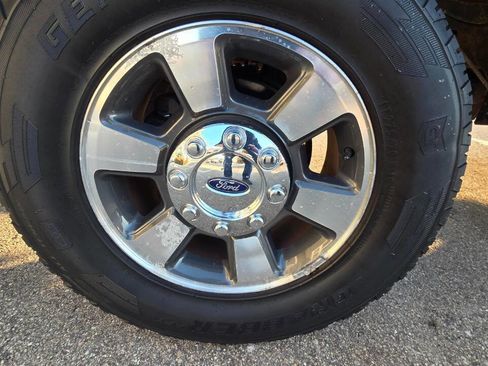 Used 2011 Ford F250 Lariat image 14