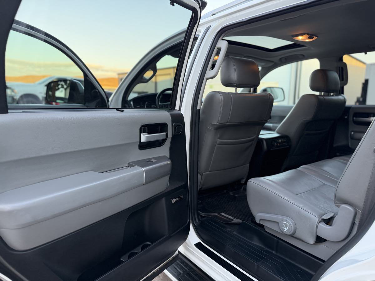 Used 2018 Toyota Sequoia Limited w/ Safety & Convenience Package AWD/4WD image 33
