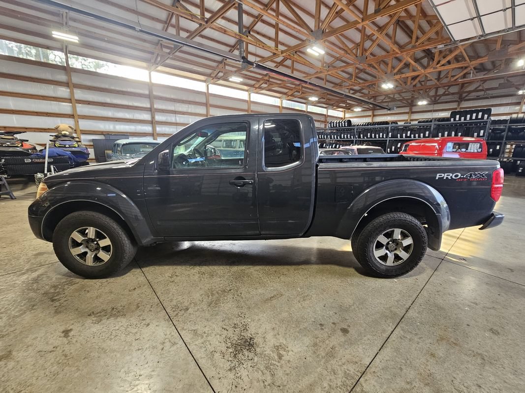 Used 2011 Nissan Frontier PRO-4X AWD/4WD image 5