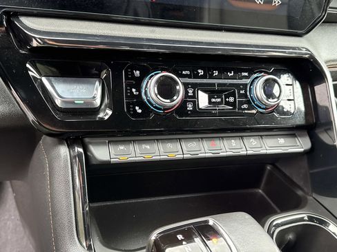 Used 2022 GMC Sierra 1500 AT4 w/ AT4 Premium Package image 14