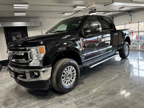 Used 2022 Ford F350 XLT w/ XLT Premium Package AWD/4WD image 4