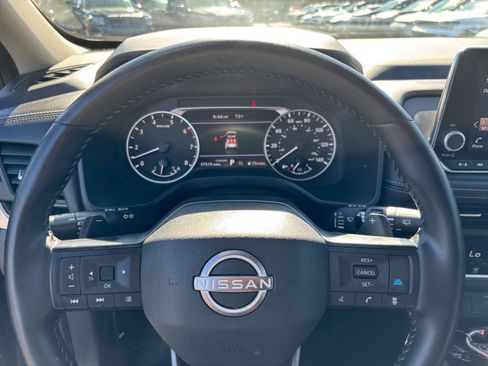 Used 2025 Nissan Rogue SV FWD image 30