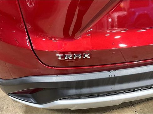 Certified 2025 Chevrolet Trax LT w/ LT Convenience Package FWD image 23