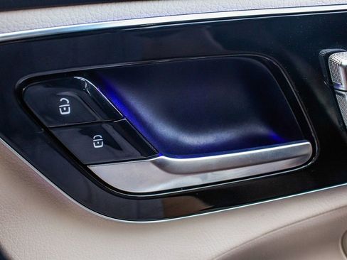 Used 2025 Mercedes-Benz C 300 4MATIC Sedan image 9