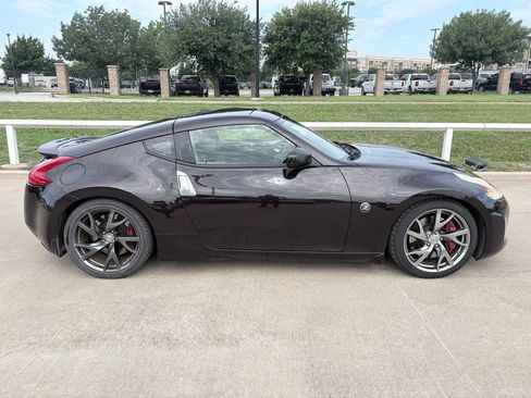 Used 2014 Nissan 370Z Touring w/ Sport Package RWD image 3