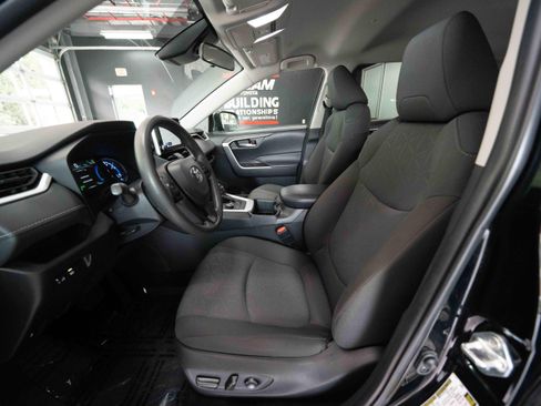Certified 2025 Toyota RAV4 XLE AWD/4WD image 10