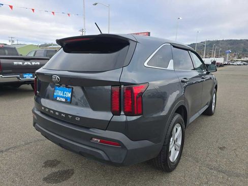 Used 2021 Kia Sorento LX image 5