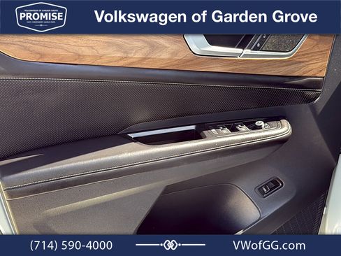 Used 2024 Volkswagen Atlas SE w/ Panoramic Sunroof Package FWD image 14