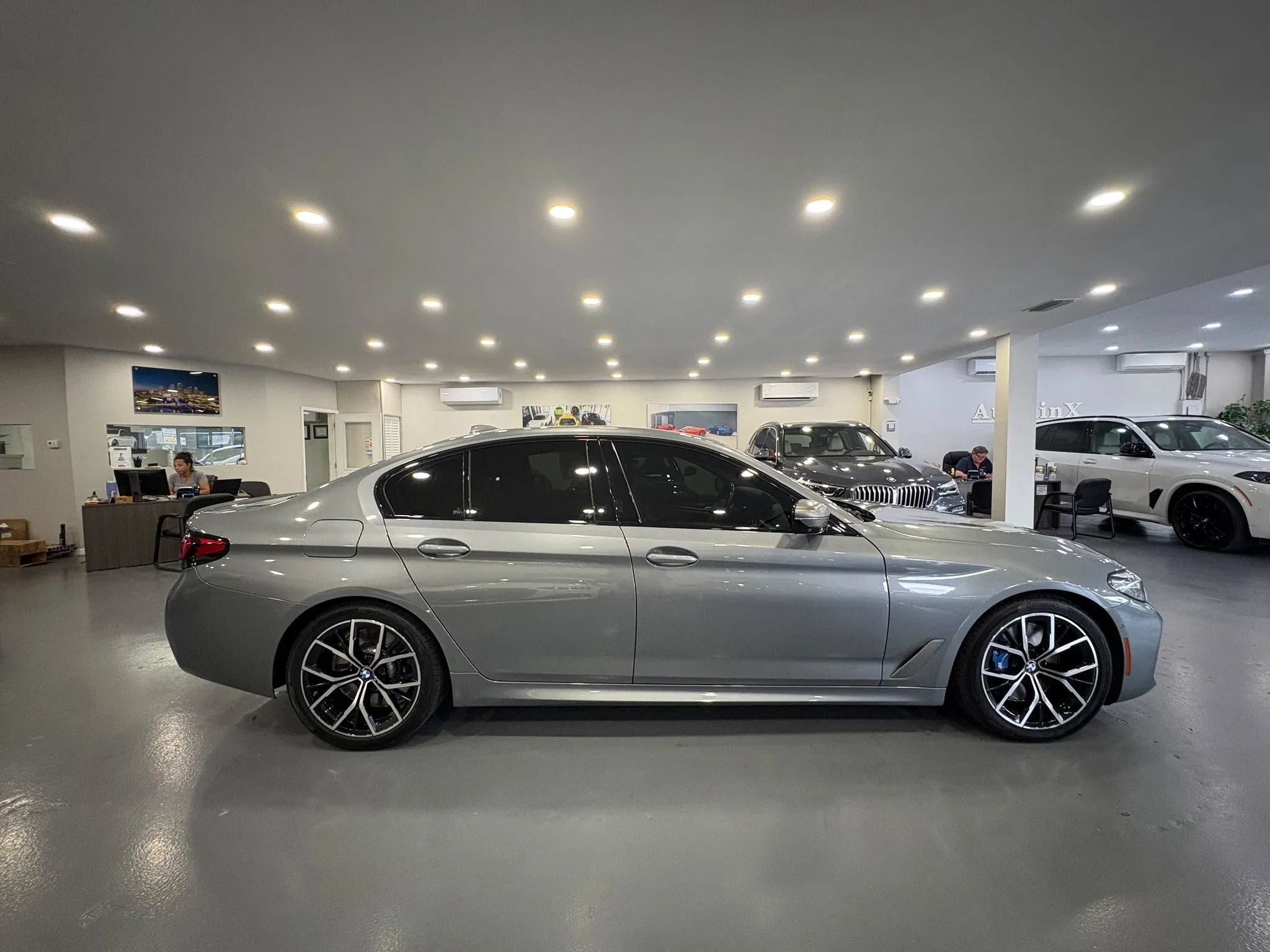 Used 2023 BMW M550i xDrive w/ Executive Package AWD/4WD image 8