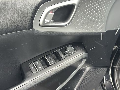 Used 2020 Kia Soul LX image 14
