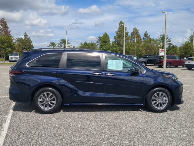 Certified 2024 Toyota Sienna XLE FWD image 3