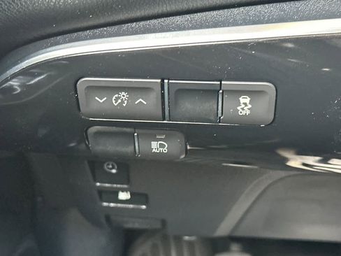 Used 2017 Toyota Prius Prime Premium image 31