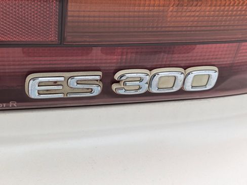 Used 1994 Lexus ES 330 4dr Sedan Auto image 28