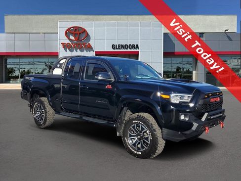 Used 2023 Toyota Tacoma TRD Sport image 1