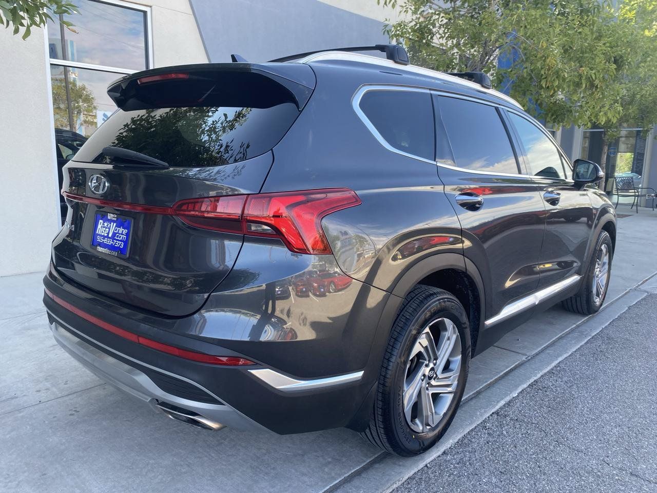 Used 2022 Hyundai Santa Fe SEL w/ Convenience + Premium Package FWD image 4