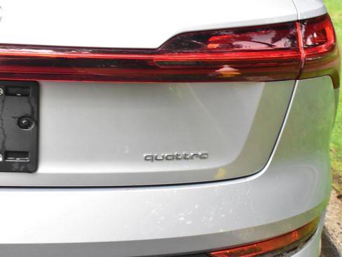 Used 2021 Audi e-tron Premium Plus w/ Premium Plus Package image 18