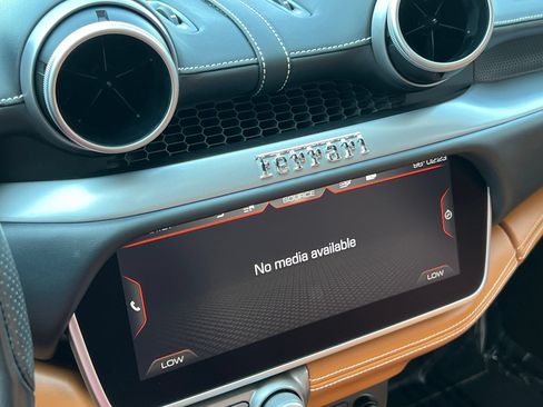 Used 2019 Ferrari Portofino RWD image 24