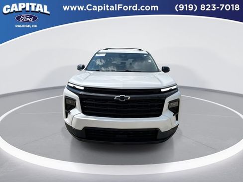 Used 2025 Chevrolet Traverse LT w/ Midnight/Sport Edition FWD image 3