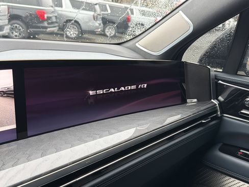 Used 2025 Cadillac Escalade IQ Sport 2 w/ LPO, ONYX Package image 24