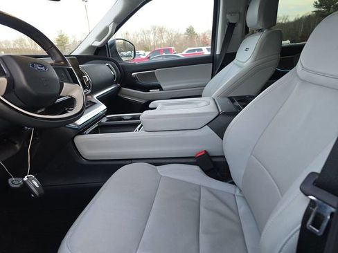 Used 2025 Ford Expedition Max Platinum image 2