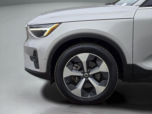 Used 2023 Volvo XC40 B5 Plus w/ Protection Package Premier AWD/4WD image 36