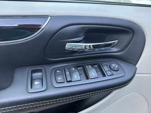 Used 2017 Dodge Grand Caravan SXT FWD image 8