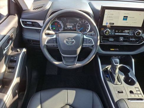 Certified 2025 Toyota Highlander XLE AWD/4WD image 22