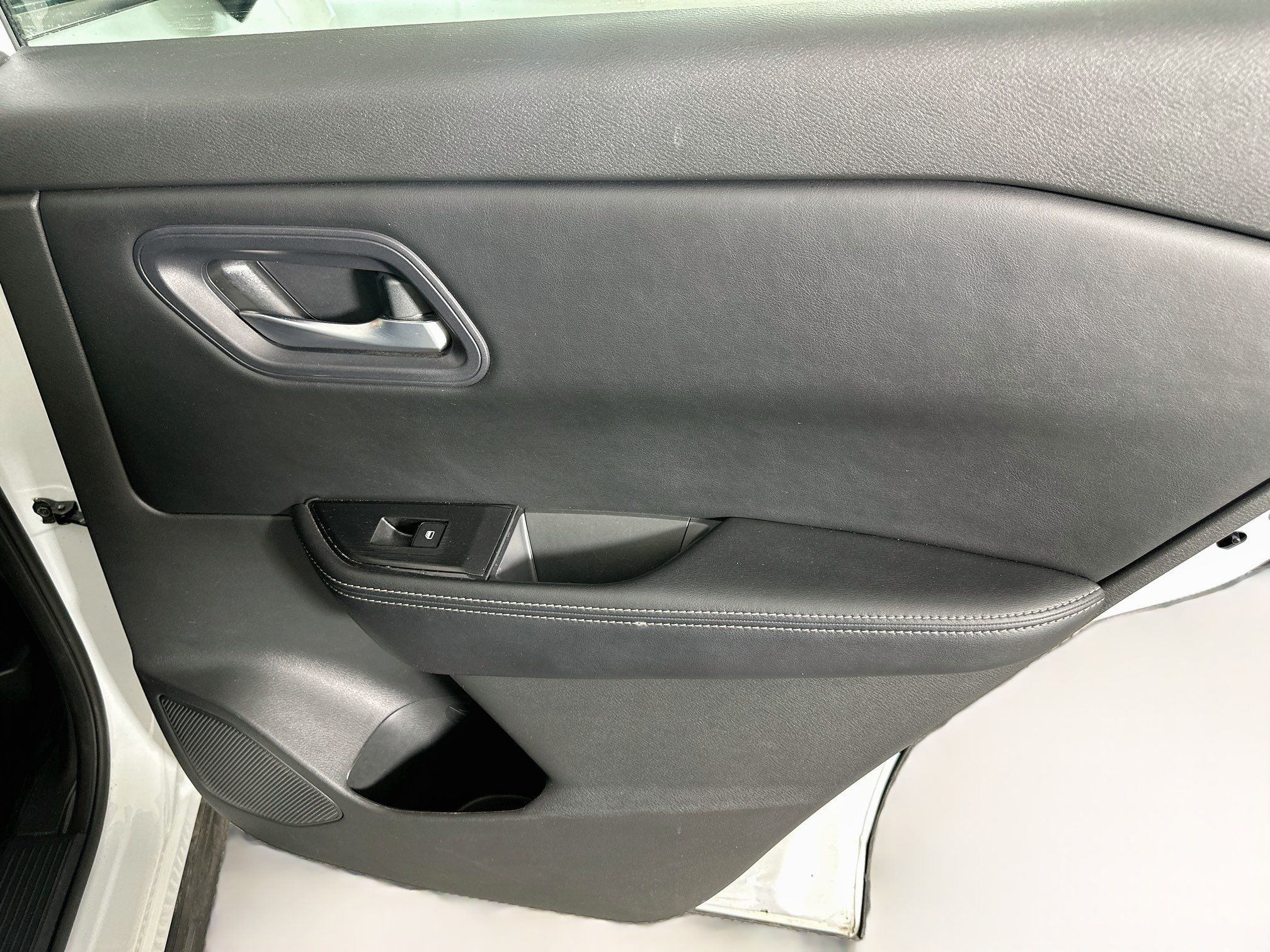Used 2024 Nissan Rogue SV FWD image 29