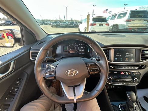 Used 2019 Hyundai Ioniq Plug-In Hybrid image 28