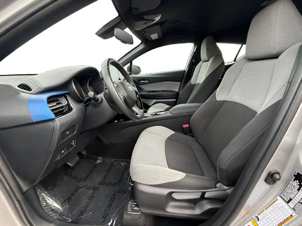 Used 2019 Toyota C-HR XLE FWD image 9