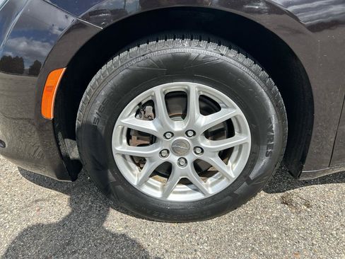 Used 2017 Chrysler Pacifica Touring image 33