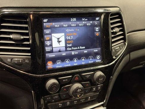 Certified 2019 Jeep Grand Cherokee Laredo w/ Laredo X Package image 10